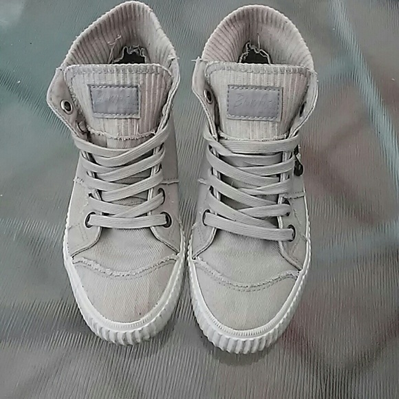 blowfish black pumps